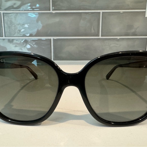 Authentic Gucci sunglasses. - Picture 4 of 6